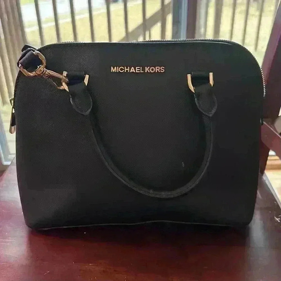 MICHAEL KORS CINDY BLACK SAFFIANO LARGE SATCHEL DOME ESSENTIAL BAG - Picture 3 of 7